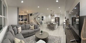 Living area - Spacious home in Palm Springs area, Indio. Close to all festivals. Sleeps 14+ (Indio)