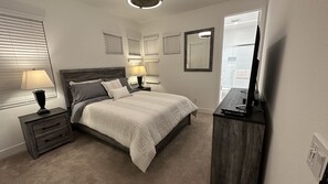 Room - Spacious home in Palm Springs area, Indio. Close to all festivals. Sleeps 14+ (Indio)