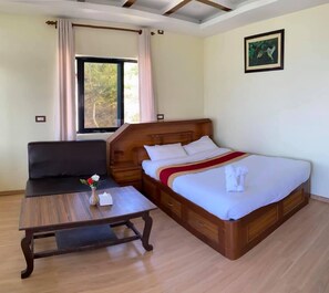 Habitación Deluxe, 1 cama de matrimonio | Caja fuerte y wifi gratis
