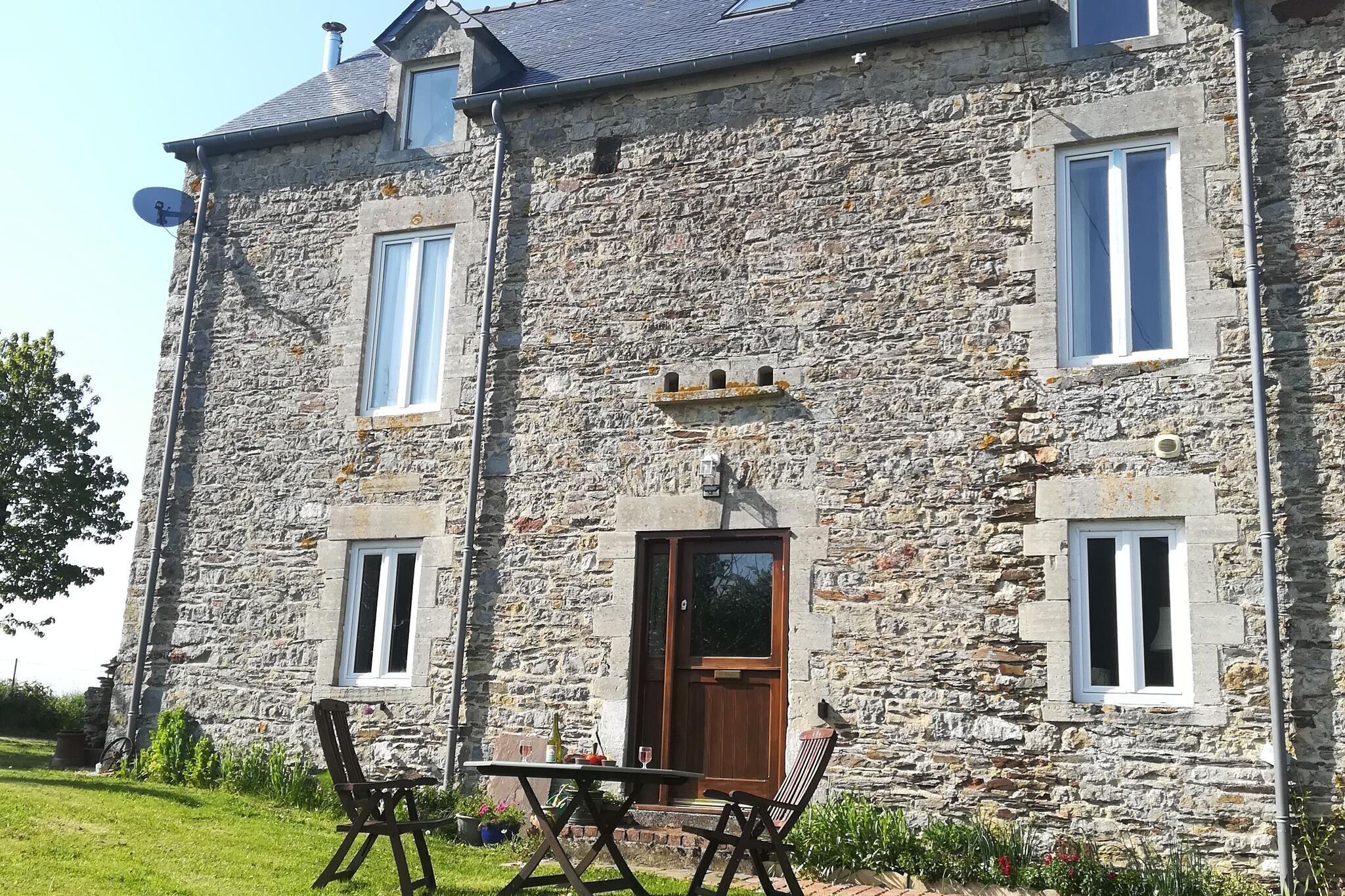 Cottage in Sainte-Marguerite-d'Elle with garden