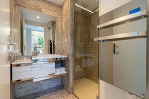 Bathtub - Villa with private pool and lagoon views (Mèze)