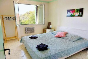 4 bedrooms, travel crib, free WiFi, bed sheets