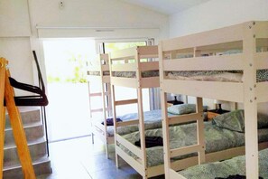 4 bedrooms, travel cot, free WiFi, bed sheets