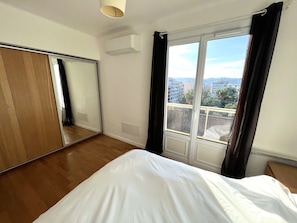 2 bedrooms, bed sheets