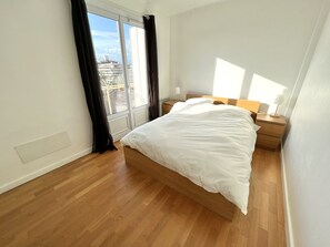 2 bedrooms, bed sheets