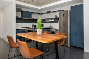 Deluxe Apartment | In-room dining