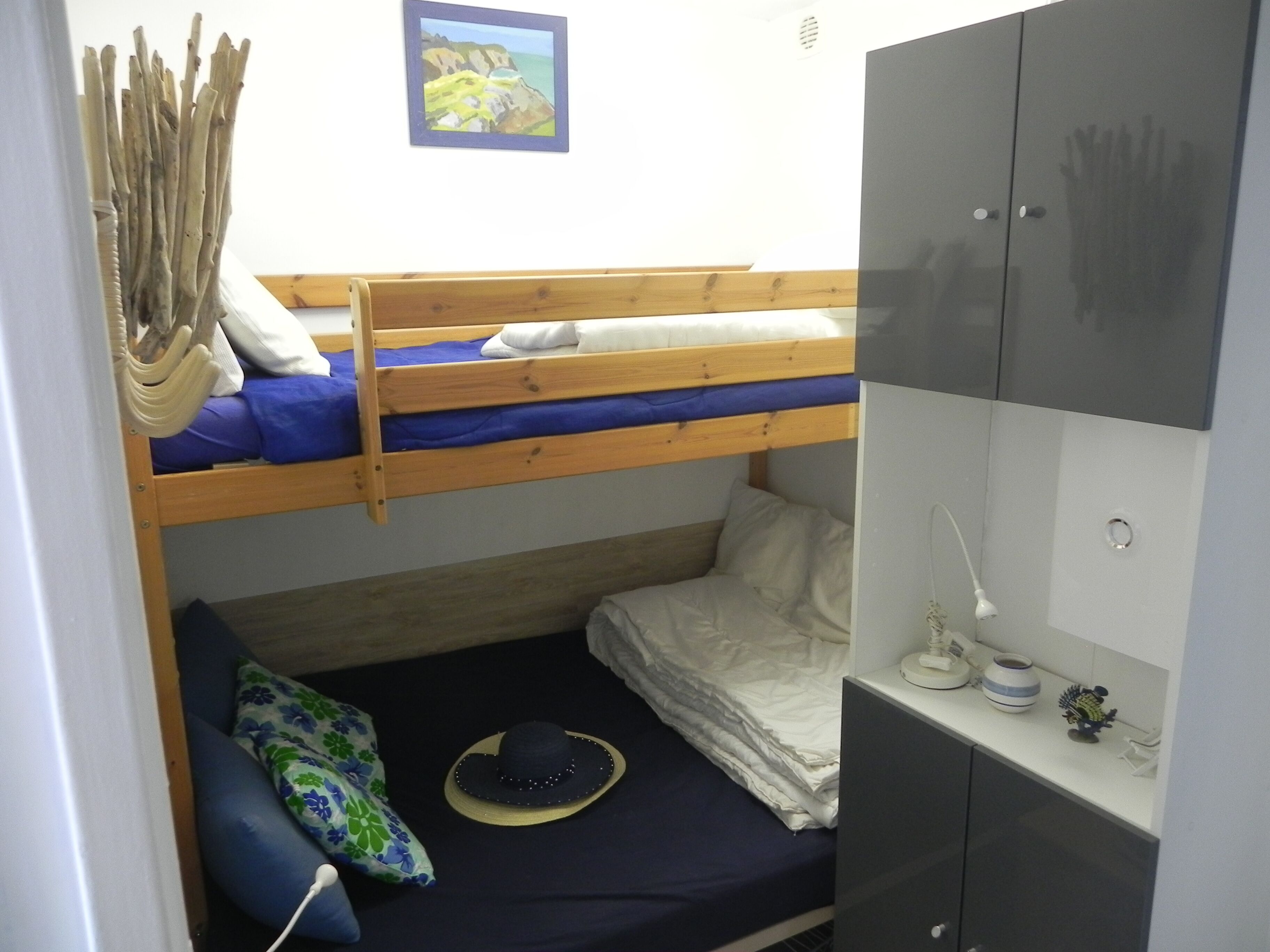 1 quarto, ferros/tábuas de passar roupa