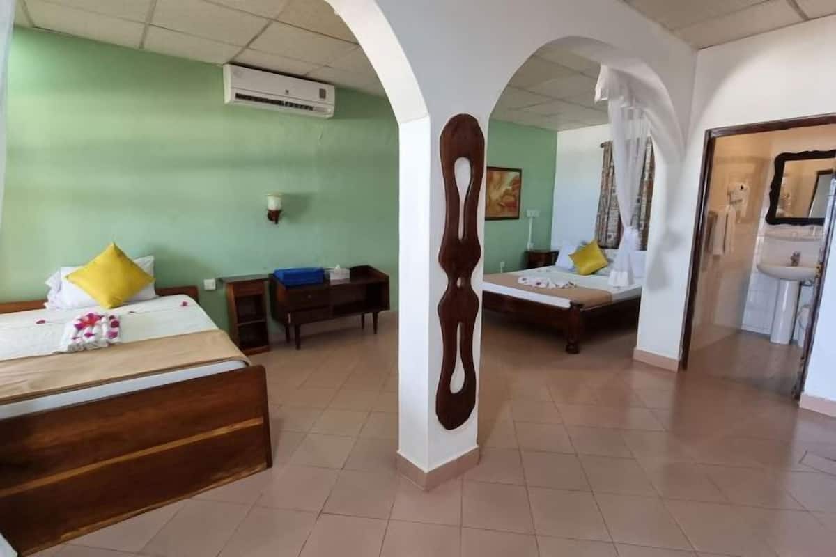 1 quarto, cofres nos quartos, escrivaninha, quartos à prova de som