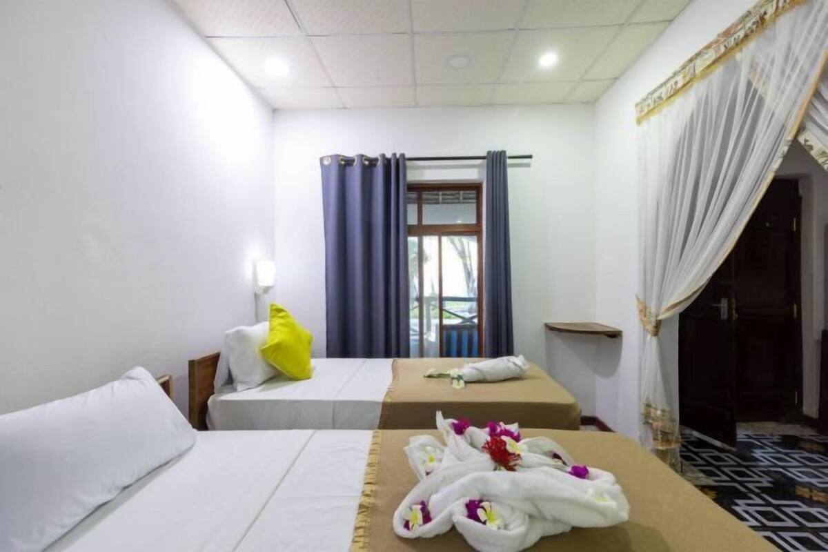 1 quarto, cofres nos quartos, escrivaninha, quartos à prova de som