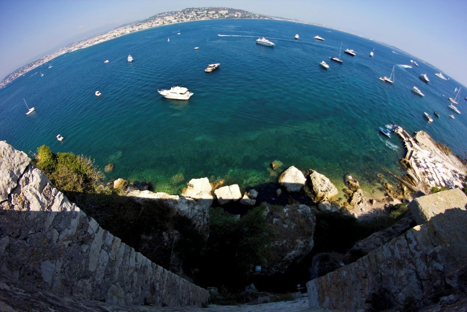 المنشأة من الداخل