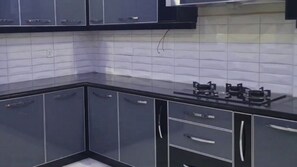 Private kitchen - Beautiful home at the heart of Islamabad (islamabad)