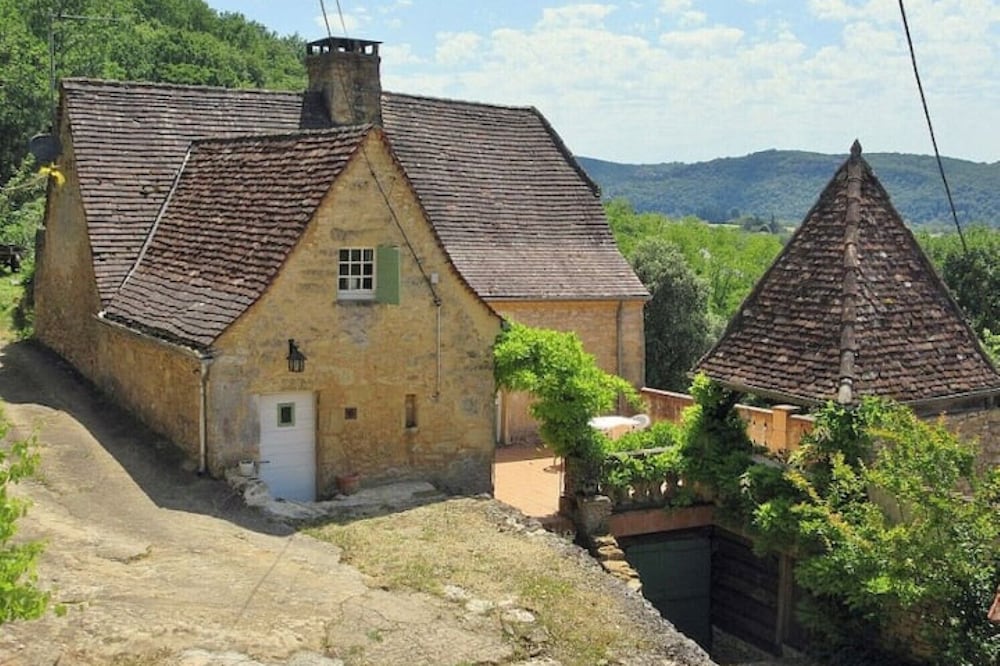 "Maison du Mage" in a quiet hamlet, 10mn from Sarlat