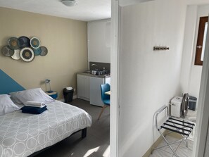 1 bedroom, iron/ironing board, WiFi, bed sheets - Studio7 (Riez)