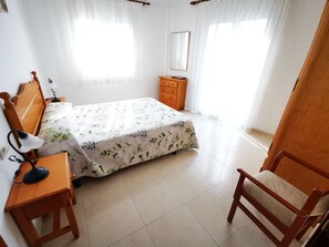 2 bedrooms, bed sheets