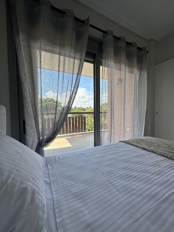 2 bedrooms, iron/ironing board, free WiFi, bed sheets - Cozy Luxury apartment in front of the sea! (Artemis)