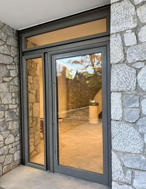 Exterior detail - Cozy Luxury apartment in front of the sea! (Artemis)