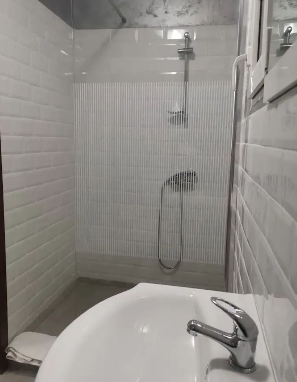 Dusj, hårføner, bidé og håndklær