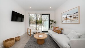 Smart TV - Apartment Living on the Beach (Rosebud)