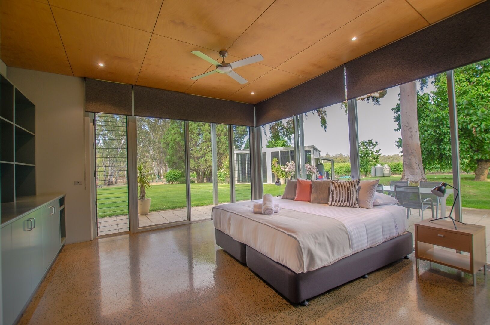 5 bedrooms, iron/ironing board, free WiFi, bed sheets