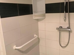 Bathroom - Single-storey house, pets welcome - 6 guests (Caulaincourt)