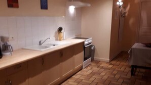 Private kitchen - Single-storey house, pets welcome - 6 guests (Caulaincourt)