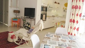 Dining - Stylish 2-Bedroom Apartment with Covered Terrace and Pool Access in La Croix Valmer (La Croix-Valmer)