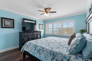 2 bedrooms, iron/ironing board, free WiFi, bed sheets - Beautifully updated 5th-floor oceanfront condo in Castle Reef, New Smyrna Beach. Enjoy stunning ocean, pool, and courtyard views. Community perks include a beachfront pool, gazebo, grills, and more—perfect for a relaxing beach getaway! (New Smyrna Beach)