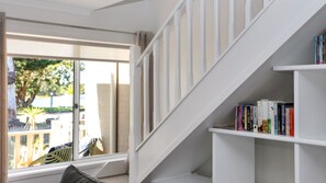 Interior - River Tonic - stunning views of the Myall River (Tea Gardens)