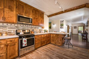 Fridge, microwave, oven, stovetop - Downtown Chama Apartment - Other Side of the Tracks (Chama)