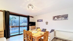 Unclassified image, 4 of 21, button - Comfortable refurbished studio by the slopes, balcony, pool access (Le Corbier)