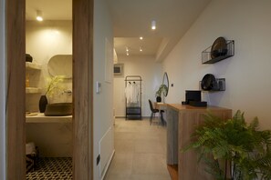 1 bedroom, in-room safe, desk, soundproofing
