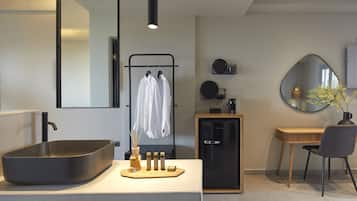 Suite Supérieure | 1 chambre, coffres-forts dans les chambres, bureau