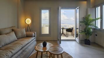 1 habitación, caja de seguridad en la habitación y escritorio