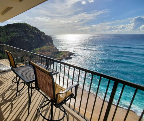16P - Permitted penthouse end unit at the Hawaiian Princess - best view on Oahu