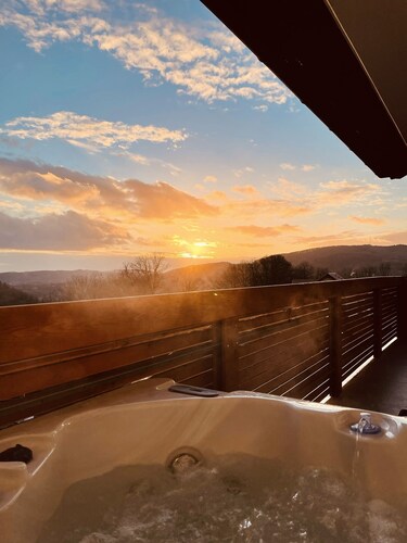 Private spa lodge with its own whirlpool/sauna and home cinema