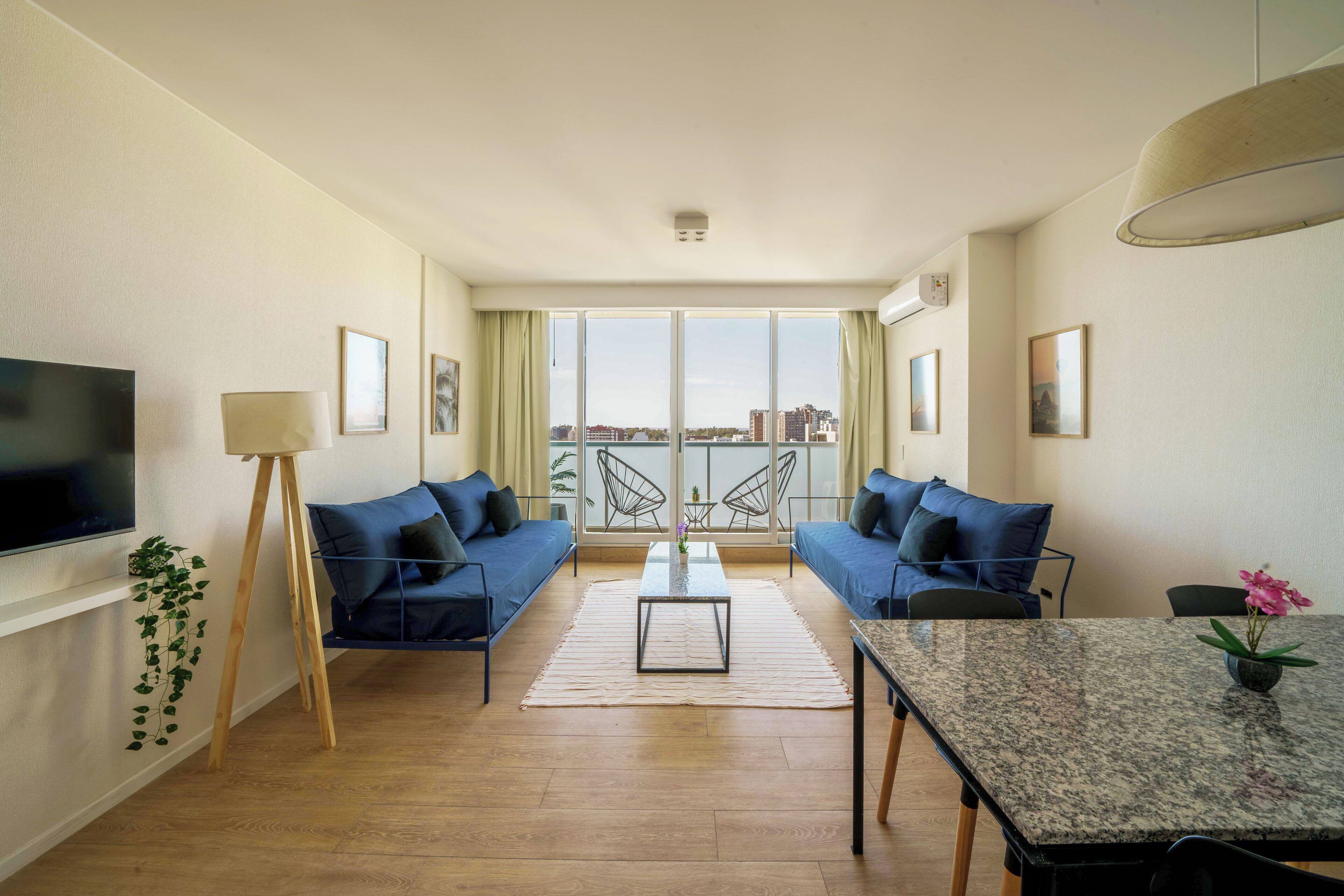 Fliphaus + BE Libertador - Lux 1 Bd 13-17