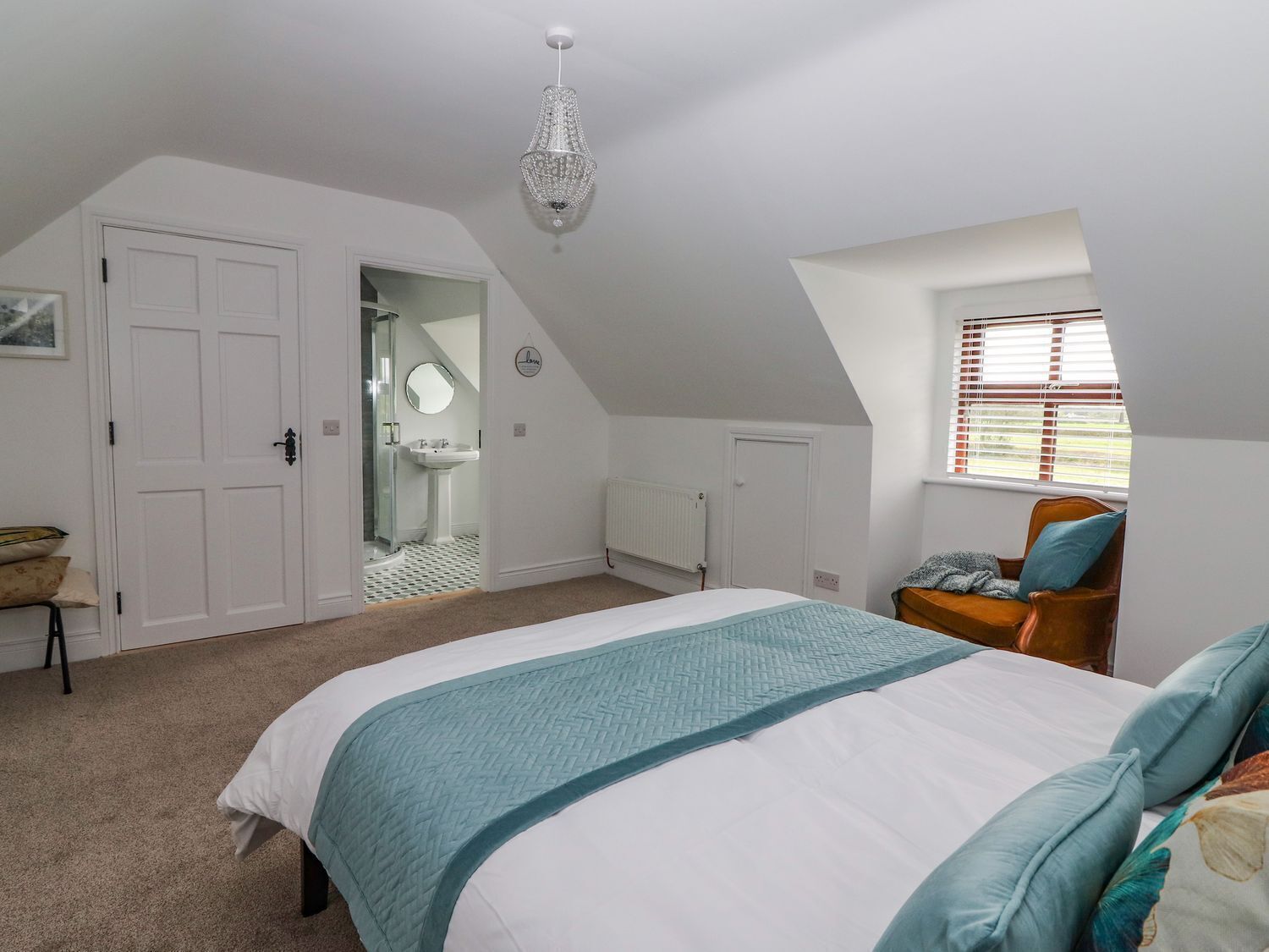 4 bedrooms, individually decorated, individually furnished, free WiFi