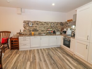 洗碗机、电热水壶、厨具/餐具