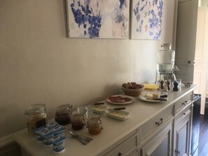 Gratis kontinental frukost varje dag 