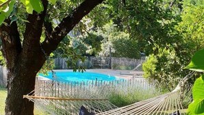 A hammock under a tree by a swimming pool. - La Cerisaie (Riols)