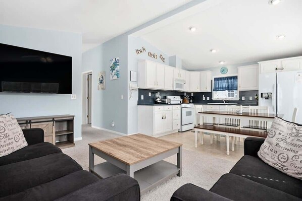 TV, offices - Snowbird Bay Cottage | Playground + Community Pool (Ocean Pines)