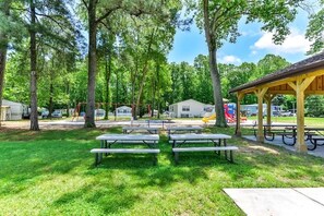 Outdoor dining - Snowbird Bay Cottage | Playground + Community Pool (Ocean Pines)