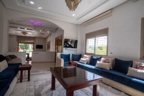 TV - Lux Villa, Pool and Mountains View (Ourika)
