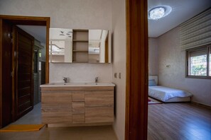 5 bedrooms, iron/ironing board, WiFi, bed sheets - Lux Villa, Pool and Mountains View (Ourika)