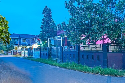 Hotel O Adam Kost SyariahNearWisata Jembatan Barito