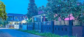 Hotel O Adam Kost SyariahNearWisata Jembatan Barito