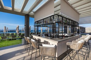 4 bars/lounges, rooftop bar -  Barceló Playa Blanca Royal Level - Adults Only (Yaiza)
