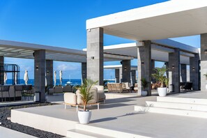 Poolside bar -  Barceló Playa Blanca Royal Level - Adults Only (Yaiza)