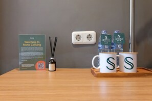 Deluxe Room | Desk, free WiFi, bed sheets - Mono Coliving Pakis, Surabaya (Surabaya)