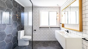 Shower - Seabreeze, 18 Abel Place - fantastic holiday house on the beach (Anna Bay)